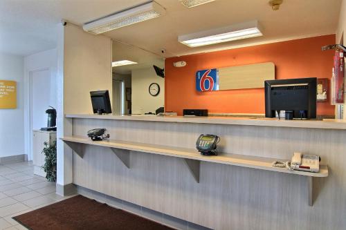 ล็อบบี้, Motel 6 Fargo, ND - West Acres - North Fargo in ฟาร์โก (ND)