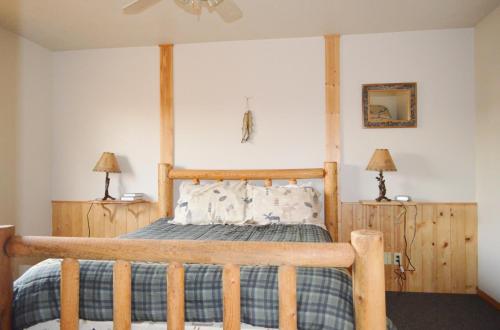 2 queen beds, 1 sofa bed