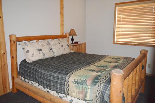 2 queen beds, 1 sofa bed