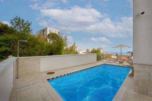 Úszómedence, Hotel Larimar in Becici