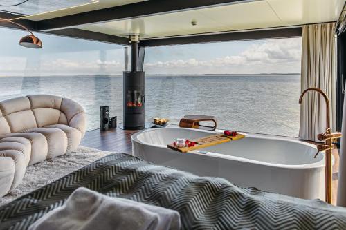 . Domki na wodzie - Grand HT Houseboats - with sauna, jacuzzi and massage chair