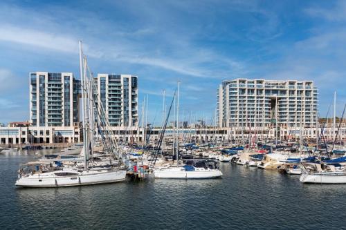 Water Front Luxury Family Apartment