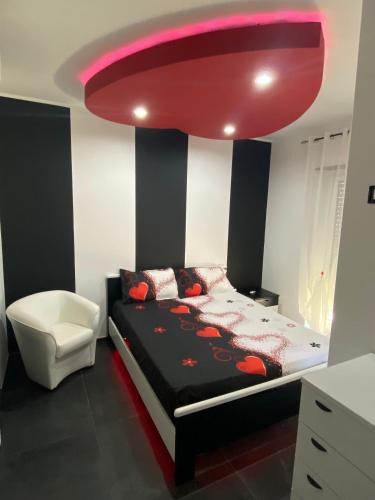 IRIS ROOM, Monopoli