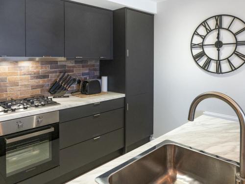 Pass the Keys Stunning 1BR Apt in No 1 Location with Free Parking