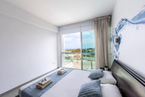 Apartment with Sea View image 2