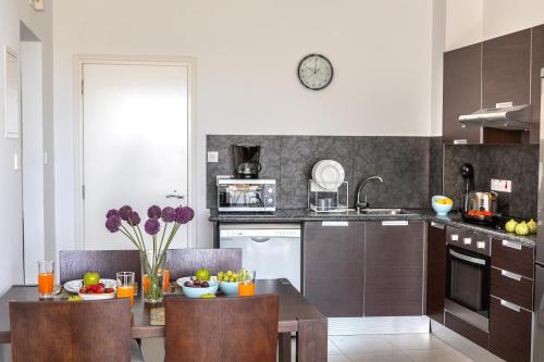 Apartment with Sea View image 1
