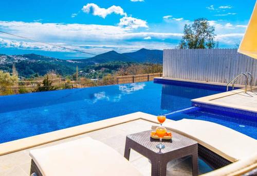 . Kalkan'da Kiralık Muhafazakar Jakuzili Villa