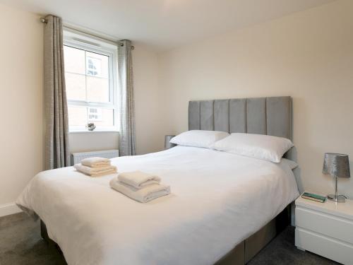 Pass the Keys Stunning 2 bed Apartment with free onsite parking