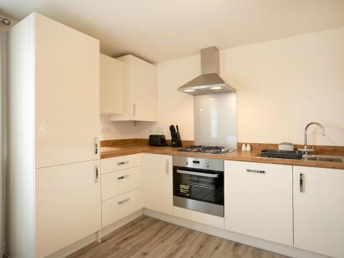 Pass the Keys Stunning 2 bed Apartment with free onsite parking