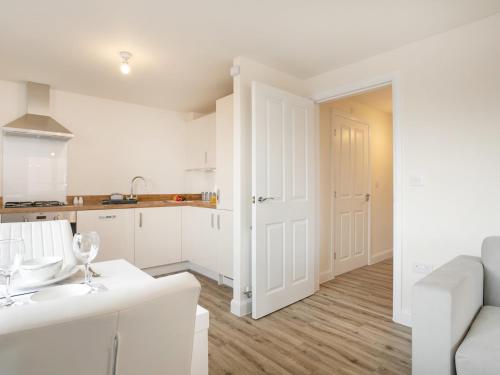 Pass the Keys Stunning 2 bed Apartment with free onsite parking