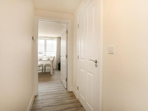 Pass the Keys Stunning 2 bed Apartment with free onsite parking