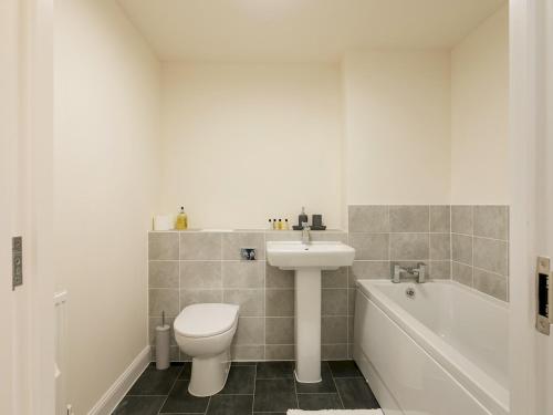 Pass the Keys Stunning 2 bed Apartment with free onsite parking