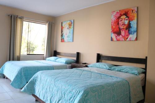 1 double bed, 1 twin bed