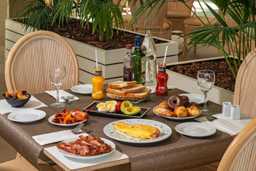 Ételek és italok, Hotel Cabogata Jardin in Retamar
