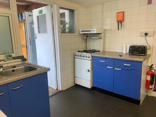 Konyha, Hikers & Bikers Refuge in Ipswich