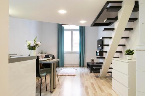 Real Apartments Semmelweis II - image 11