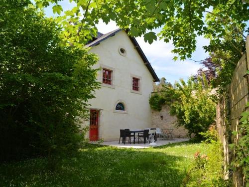 Maison spacieuse à Saint-Martin-des-Entrées avec jardin