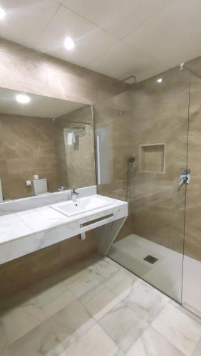 Bathroom, Hotel La Parra near Jerez Airport