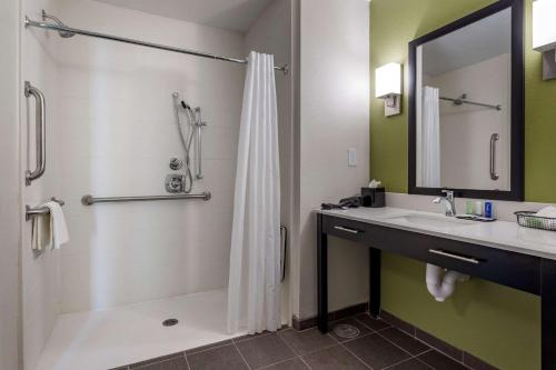 Redwood inn & Suites Crosby – Crosby, TX