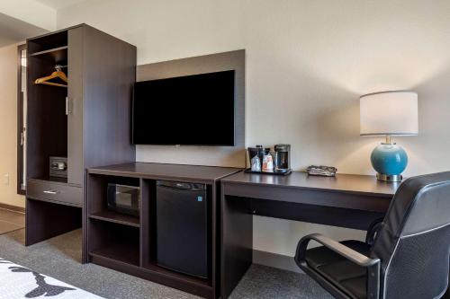Redwood inn & Suites Crosby – Crosby, TX