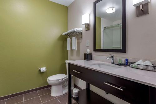 Redwood inn & Suites Crosby – Crosby, TX