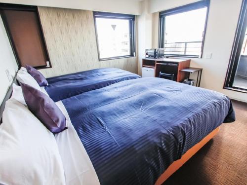 2 twin beds