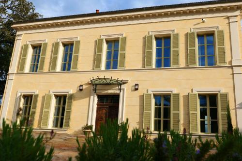 Maison de 2 chambres avec vue sur le lac piscine partagee et jardin amenage a Le Thoronet gîte à louer Gérard