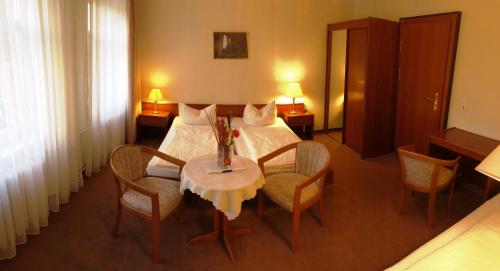 2 twin beds