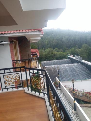 Deluxe Double Room with Balcony image 4