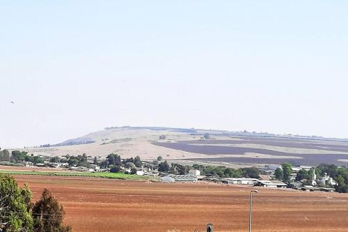 דירת אירוח מפנקת עם מרפסת נוף