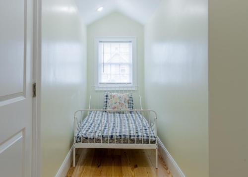 Guestroom, 37-Greater Boston Cozy Townhouse in Quincy