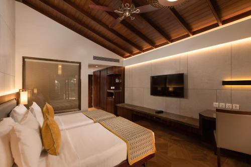 Double or twin room, partial ocean view, spa bathtub