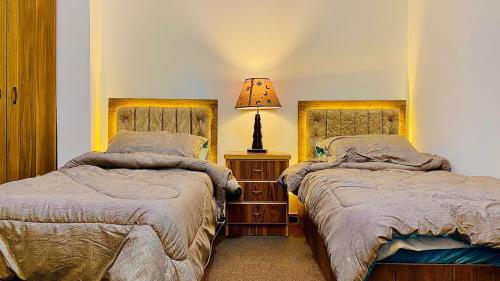 2 bedrooms, 6 beds