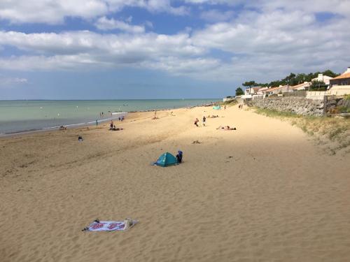 Au bois soleil gîte à louer L'école de la Courtille