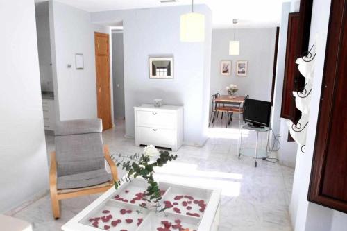 One-Bedroom Apartment image 4