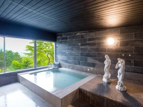 อ่างแช่น้ำพุร้อน, ลีฟแม็กซ์ รีสอร์ท ฮาโกเน่ เซ็นโกคุฮาระ (Livemax Resort Hakone Sengokuhara) near สวนพฤกษศาสตร์ชื้นฮาโกเน่