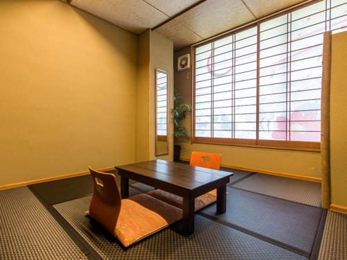Modern Japanese-Style Room with Shared Bathroom