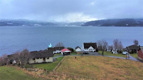 Fjord side apartment - Apartment - Røyrvik