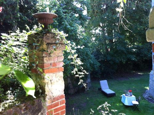 Loire Valley Medieval Getaway - image 9