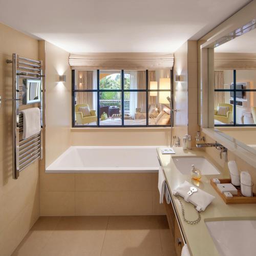 room detail thumbnail 2