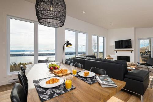 Le Charmant- Magnifique vue sur le fleuve Spa-Sauna in Les Éboulements (QC)