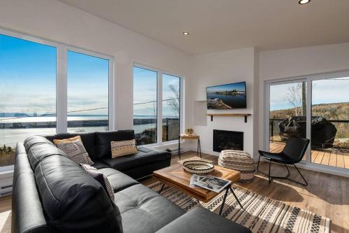 Le Charmant- Magnifique vue sur le fleuve Spa-Sauna in Les Éboulements (QC)