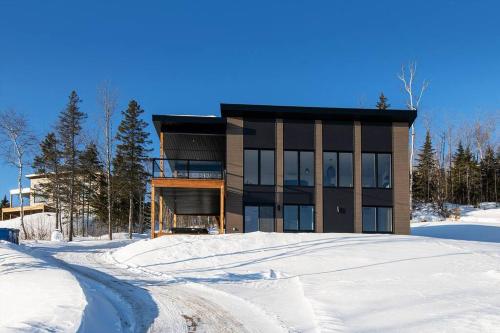 Le Charmant- Magnifique vue sur le fleuve Spa-Sauna in Les Éboulements (QC)