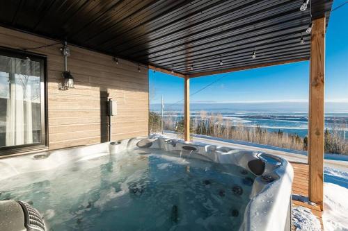Le Charmant- Magnifique vue sur le fleuve Spa-Sauna in Les Éboulements (QC)