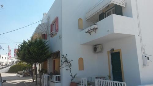  Marios Studios in Parikia