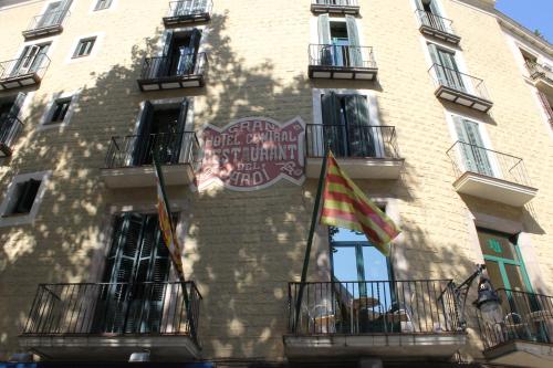 Bejárat, El Jardi near La Rambla