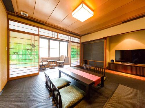 Modern Room with Tatami Area and Semi Open-Air Bath - Smoking