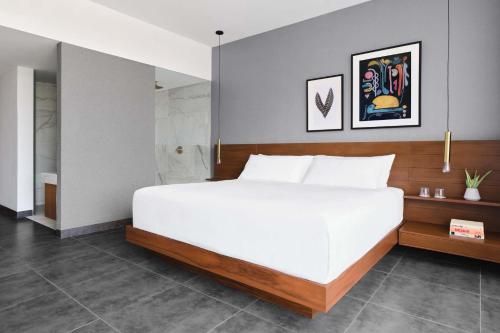 Deluxe King room in MARQUEE Playa Hotel