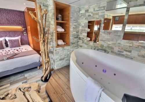 VIP Paris Yacht Hôtel - image 7