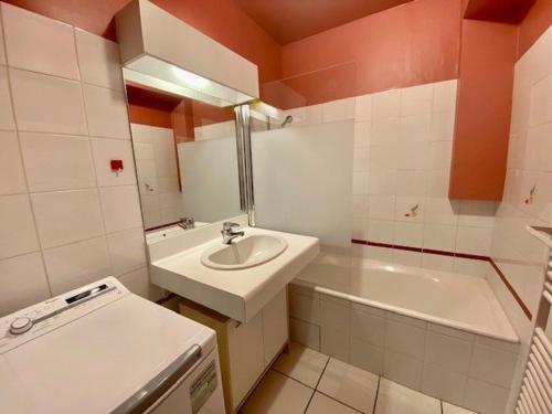 Apartment (4 Adults) image 3